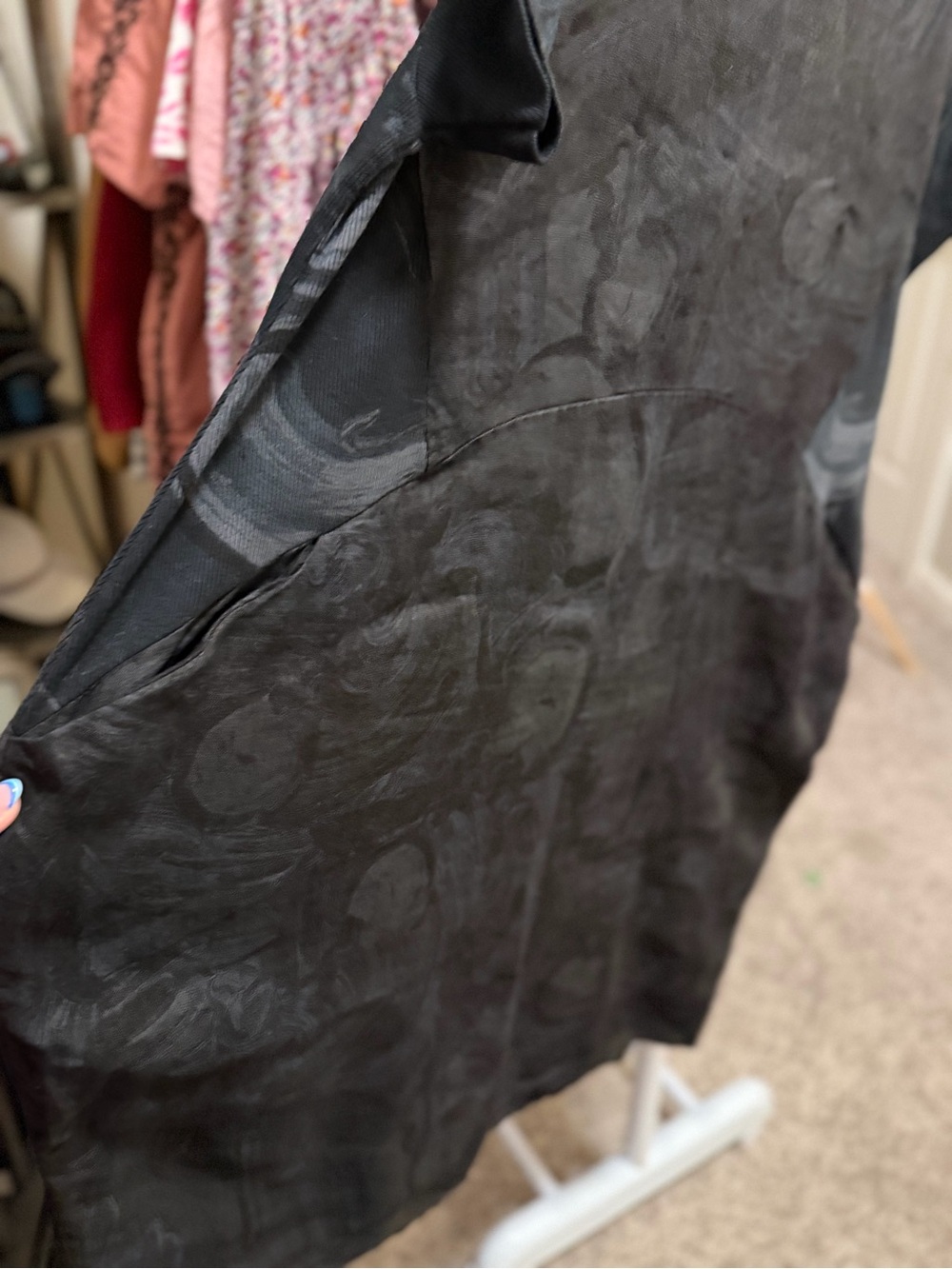 Relaxed Black Short-Sleeve Tunic Dress with Subtle Texture - Picture 2 of 5